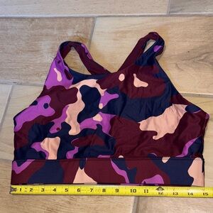 Women's Athleta Camouflage Sports Bra unsure size - L or xl???